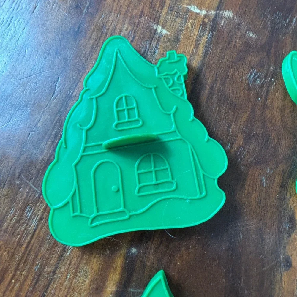 Vintage 1988 Wilton Christmas Cookie Cutter Set 5pc Green Reindeer Snowman Tree